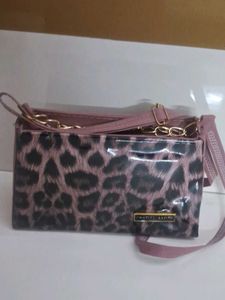 Chic Leopard Print Crossbody Bag