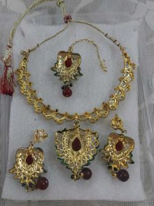 Stunning Red Kundan Jewellery Set with Maang Tikka