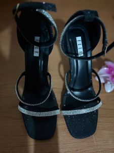 brand new ELLE high heels