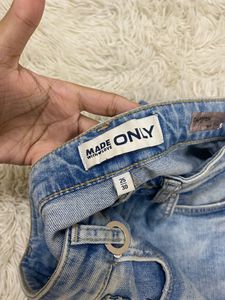 Light Wash Ripped Jeans