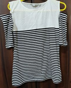 Price Drop 🌟🌟Miss Chase Cold Shoulder TShirt Top