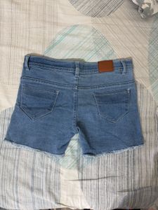Light Wash Denim Frayed Hem Shorts