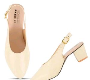 👠 Women’s Cream Block Heel Pumps – Brand New