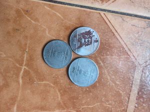1ruppes and 2 ruppes coins