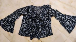 Chic Leopard Print V-Neck Top