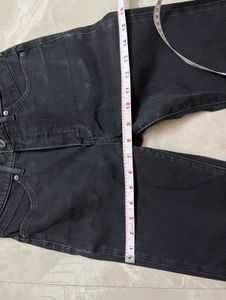 Levis Classic Black Skinny Jeans