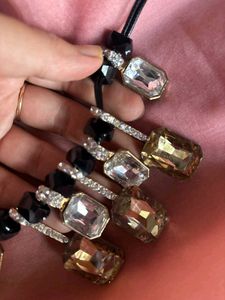 stylish neck piece