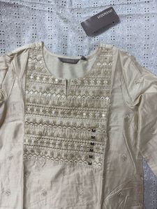 Avaasa Kurta