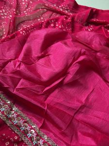 Raspberry pink Embellished Bandhani Saree