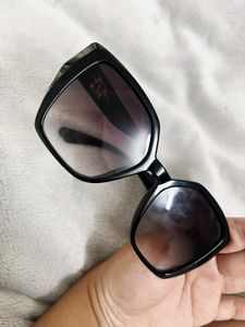 Chic Black Oversized Sunglasses