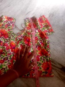 elegant Chex &amp; Floral Print saree with blouse