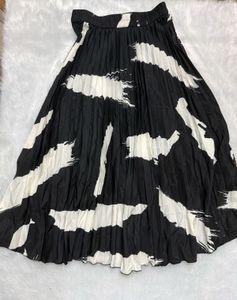 Monochrome Pleated Midi Skirt