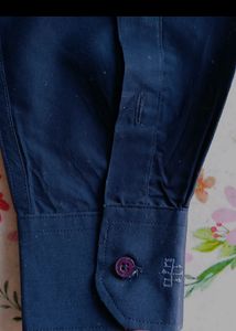 blue shirt long sleeve