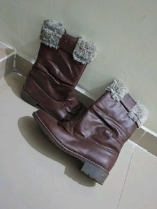 Cozy Fur-Lined Brown Boots