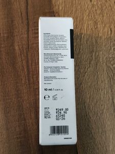 The minimalist Niacinamide 10% Serum