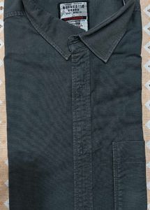Men's Dark Grey Button-Up Shirt