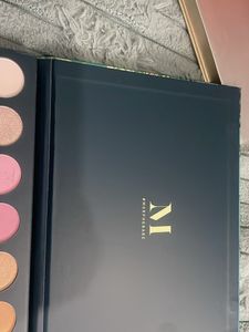 Vivid Eyeshadow Palette