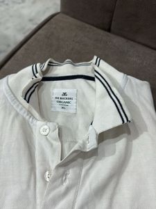 “Men’s White Tshirt With Colar