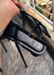 Chic Black Flat Sandals