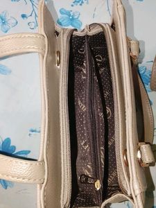 STRUCTURED HANDHELD BAG