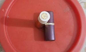 Buy 2 lipsticks Get two lipstick free