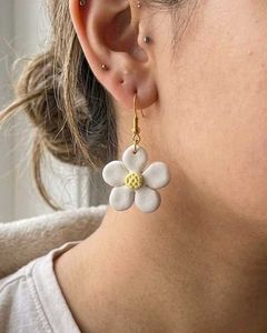 🌺🌸 Handmade Daisy Flower Earrings