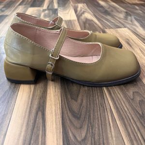 Chic Olive Mary Jane Flats