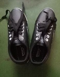 Black Lace-Up Casual Sneakers