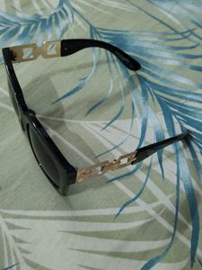 Stylish Black &amp; Gold Sunglasses