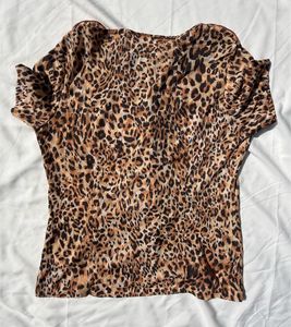 Chic Leopard Print Ruffle Top