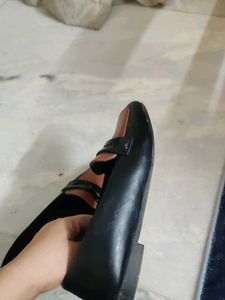 Stylish Two-Tone Loafers for Women