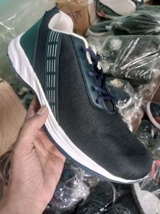 NEW NO USED SPORTS SHOES FOR MEN.