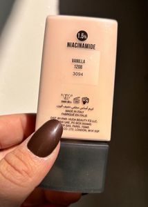 Huda Beauty Easy Blur Foundation