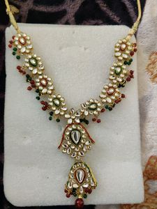 !!!PRICE DROP!!! Kundan Set With Maang Tikka And Earrings