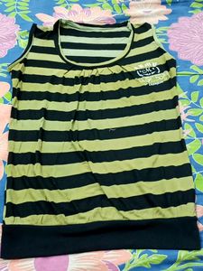 Sleeveless Cool Top, Green And Black. Size-M