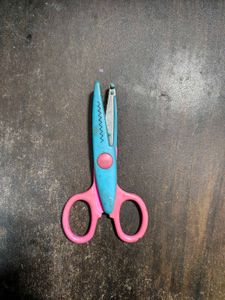 600 COINS ONLY ~ Zig zag Craft Scissors