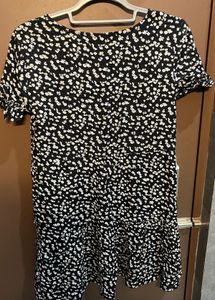 Chic Black Floral V-Neck dress