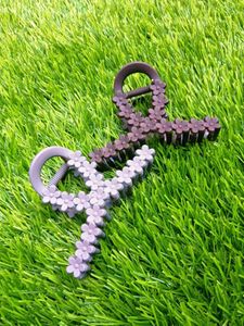 Trendy Daisy Claw Clip | Strong Grip 🌼