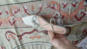 Sparkling Bow Heels