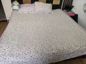 Bedsheet with pillow covers.