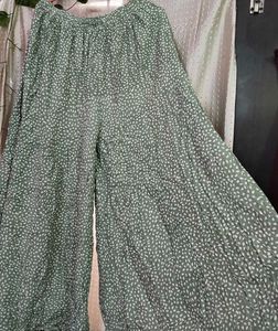 Elegant White &amp; Green Kurta Set