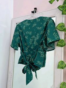 Mast &amp; Harbour Green Floral Tie-Front Crop Top