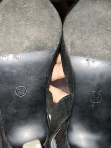Black Pointed-Toe Slingback Kitten Heels
