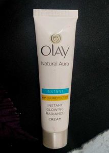 Olay Natural Aura Instant Glowing Radiance Cream