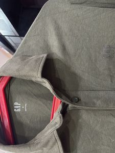 GAP Men's Olive Green Button-Up Shirt