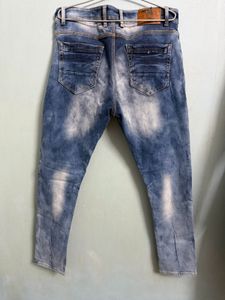 Faded Blue Jeans – Distressed Look