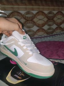Nike Dunk Low SB Sneakers