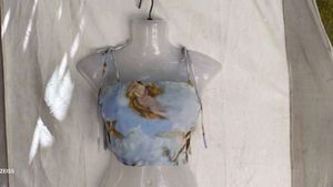 7145. Artistic Angel Print Crop Top