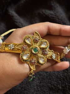Exquisite Floral Armlet
