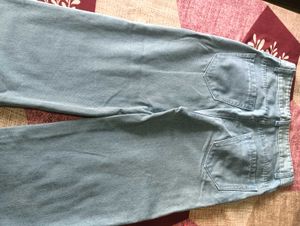 Light Wash Jeans &amp; Graphic Tee Set